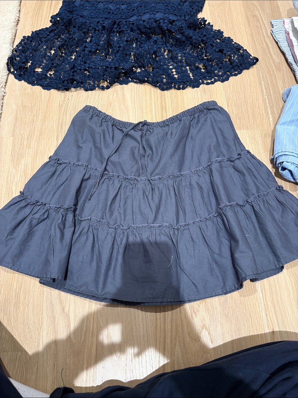 Women’s Aritzia Tiered Short Skirt - Charcoal Gray